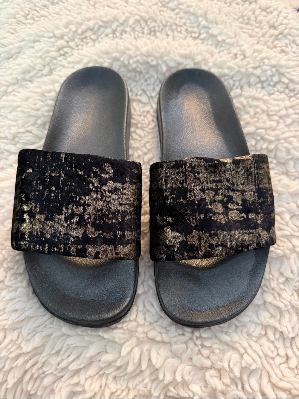 NWOT ~ INC International Concepts Distressed Gold Velvet Slides (Size 10)